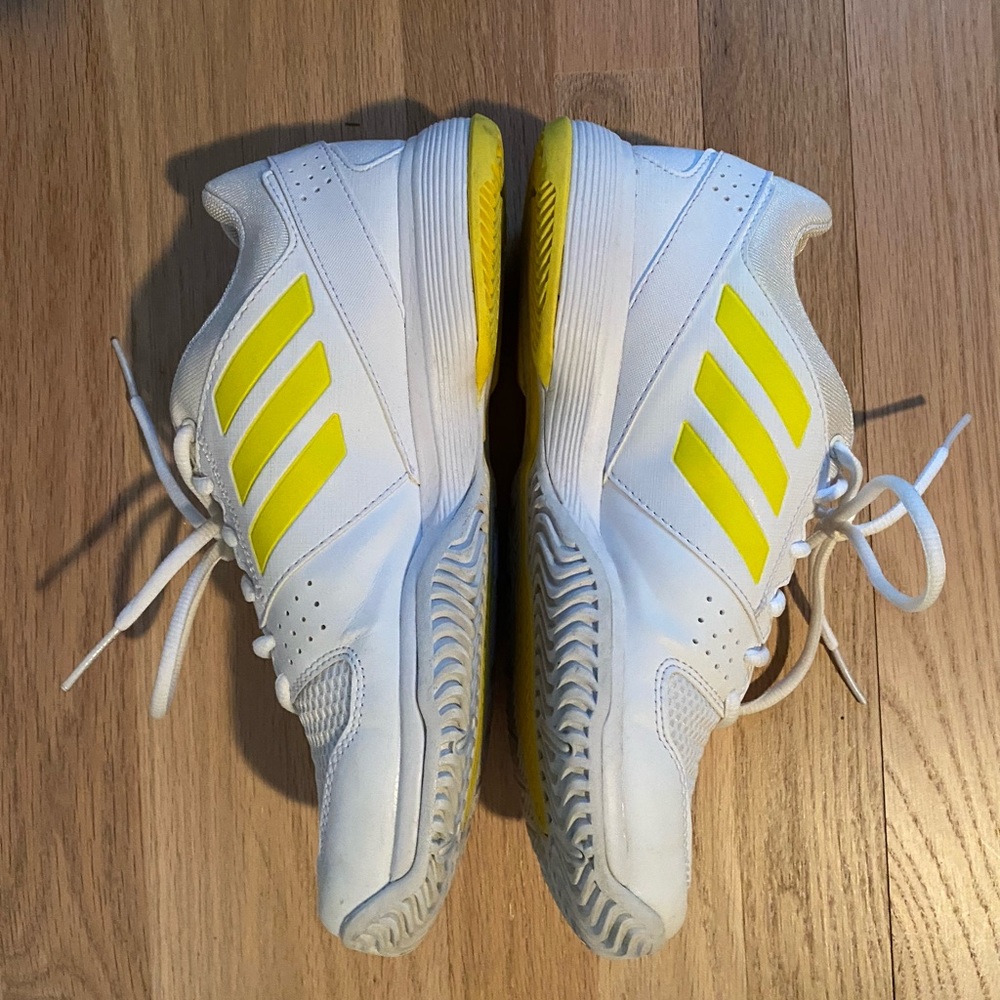 Women’s Adidas tennis shoe size 7.5 - Picture 3 of 11